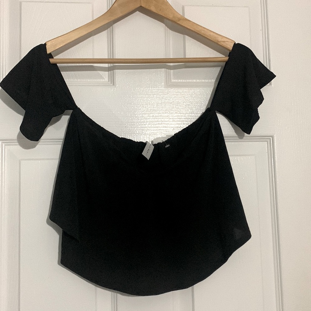 Off shoulder going out crop top